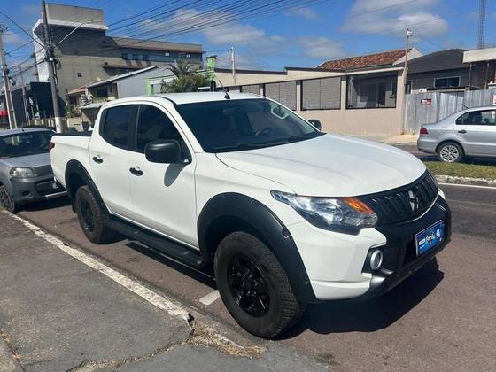 MITSUBISHI L200 TRITON 2.4 16V TURBO DIESEL SPORT GLX CD 4P 4X4 MANUAL MITSUBISHI L200 TRITON 2.4 16V TURBO DIESEL SPORT GLX CD 4P 4X4 MANUAL